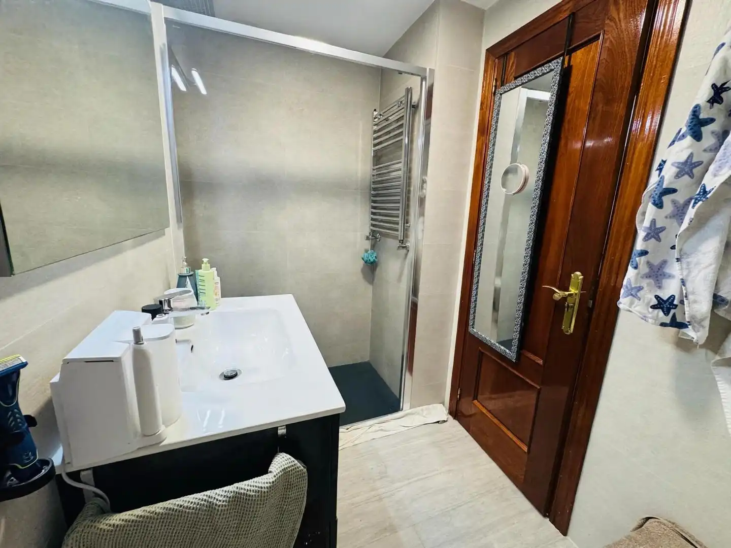 Badezimmer von Maisonette zur Miete in Sevilla la Nueva mit Heizung, Ofen und Gemeinschaftspool