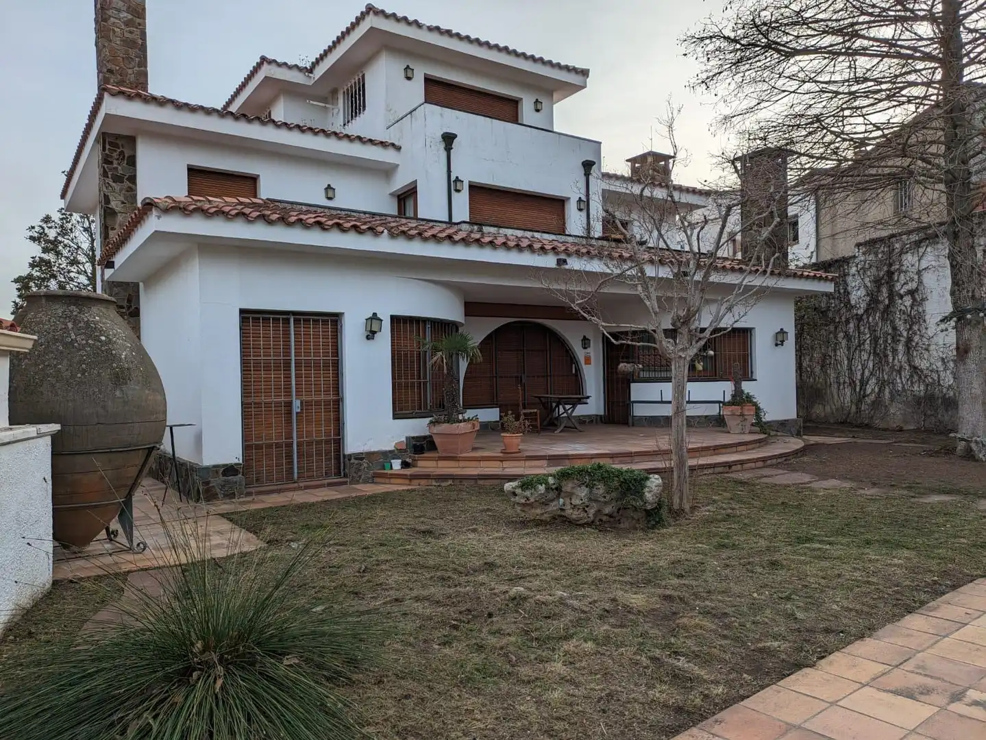 Vista exterior de Casa o xalet en venda en Castellar del Vallès amb Calefacció, Traster i Balcó
