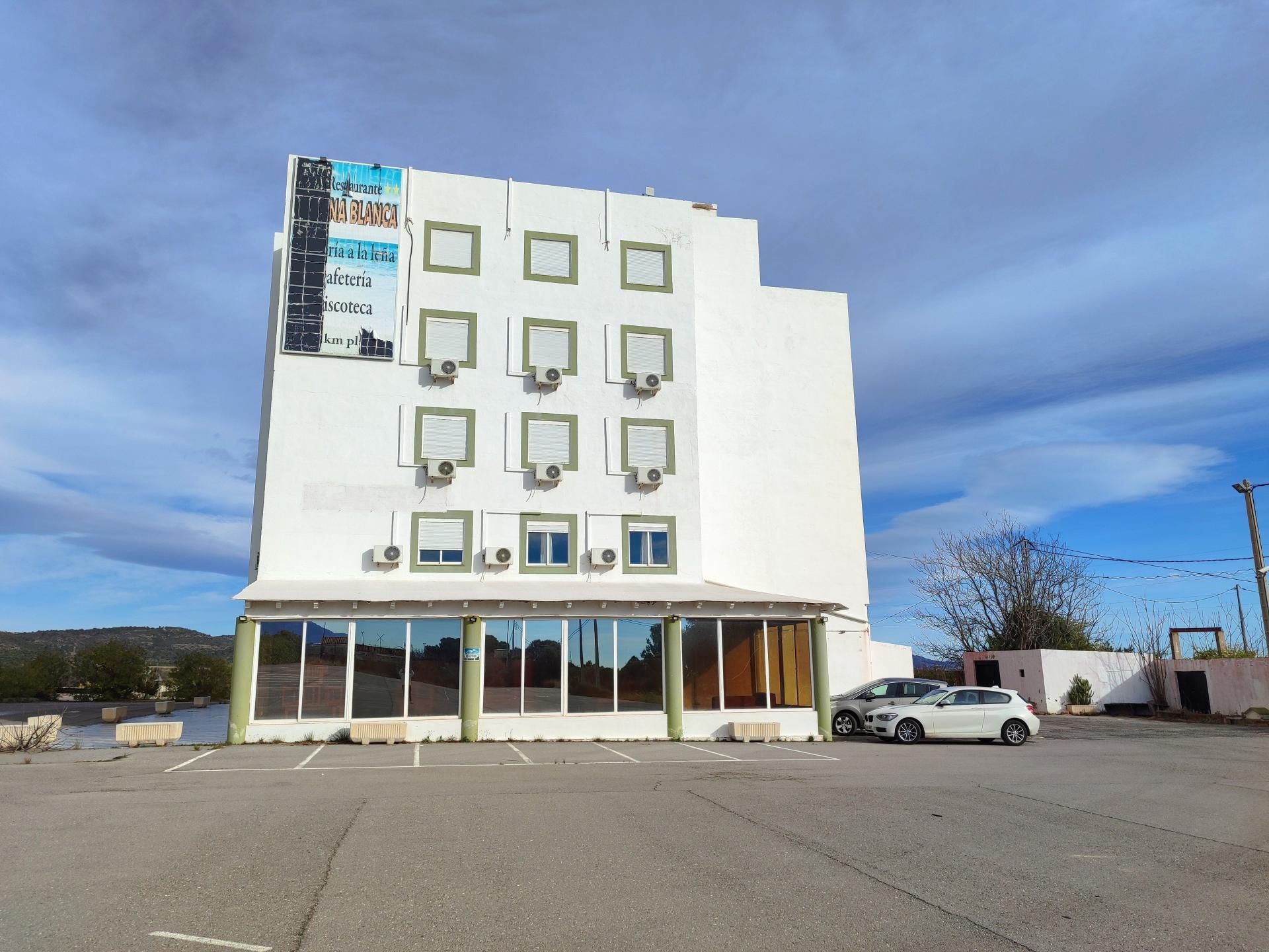 Vista exterior de Edifici en venda en Cabanes