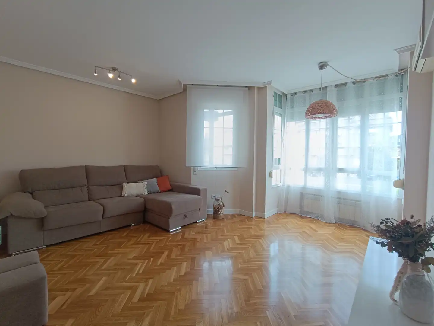 Sala d'estar de Pis de lloguer en Villanueva del Pardillo amb Aire condicionat, Calefacció i Parquet