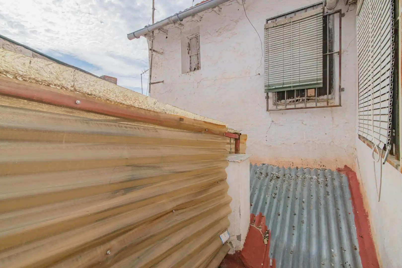 Vista exterior de Casa adosada en venta en Pinos Puente con Terraza, Trastero y Balcón