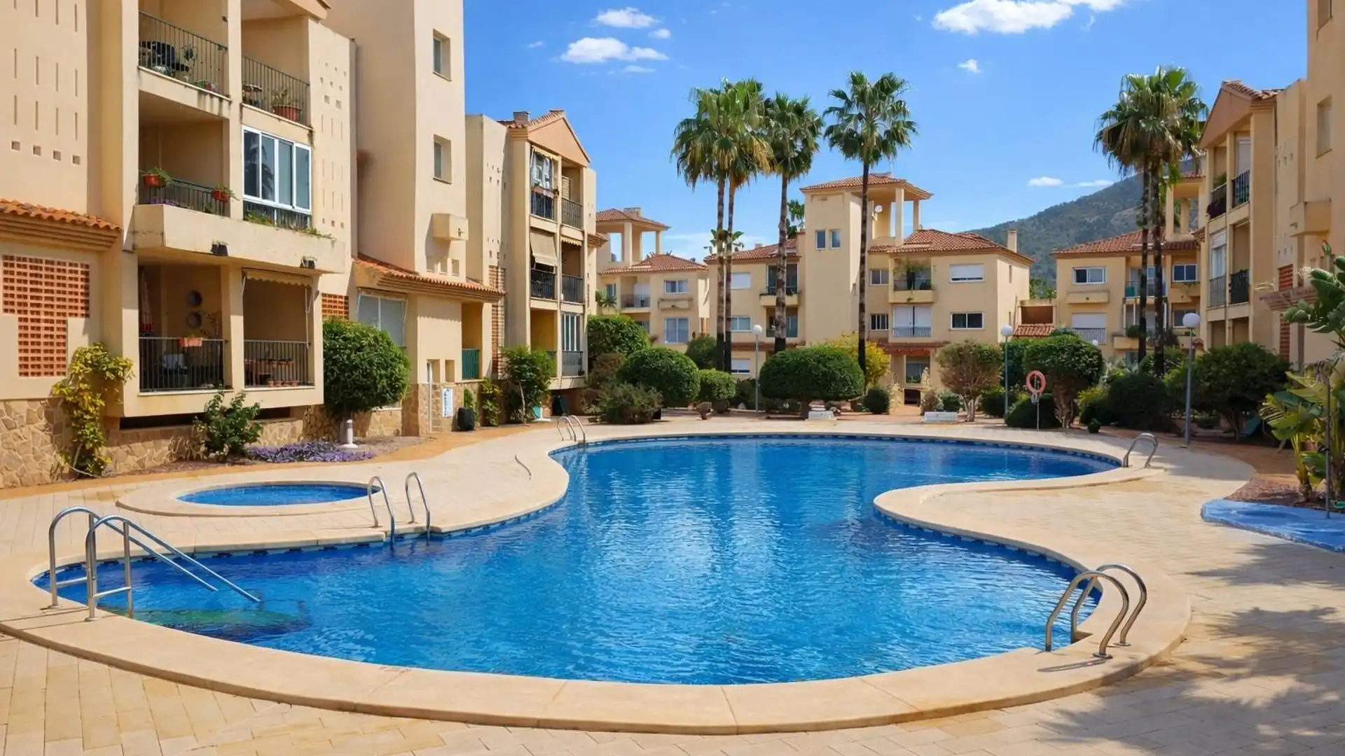 Piscina de Apartamento de alquiler en L'Alfàs del Pi con Aire acondicionado, Jardín privado y Terraza