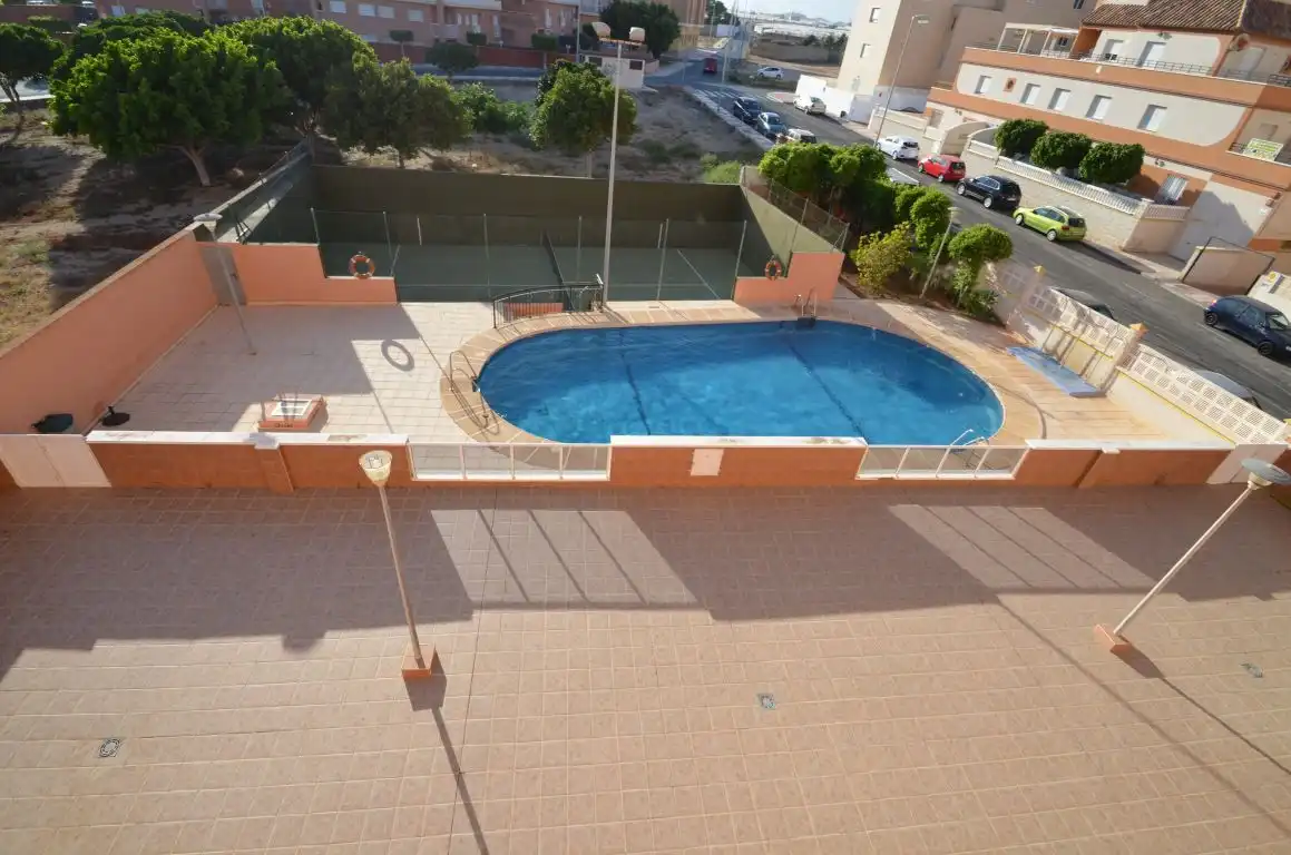 Piscina de Piso de alquiler en Roquetas de Mar con Terraza, Amueblado y Piscina comunitaria