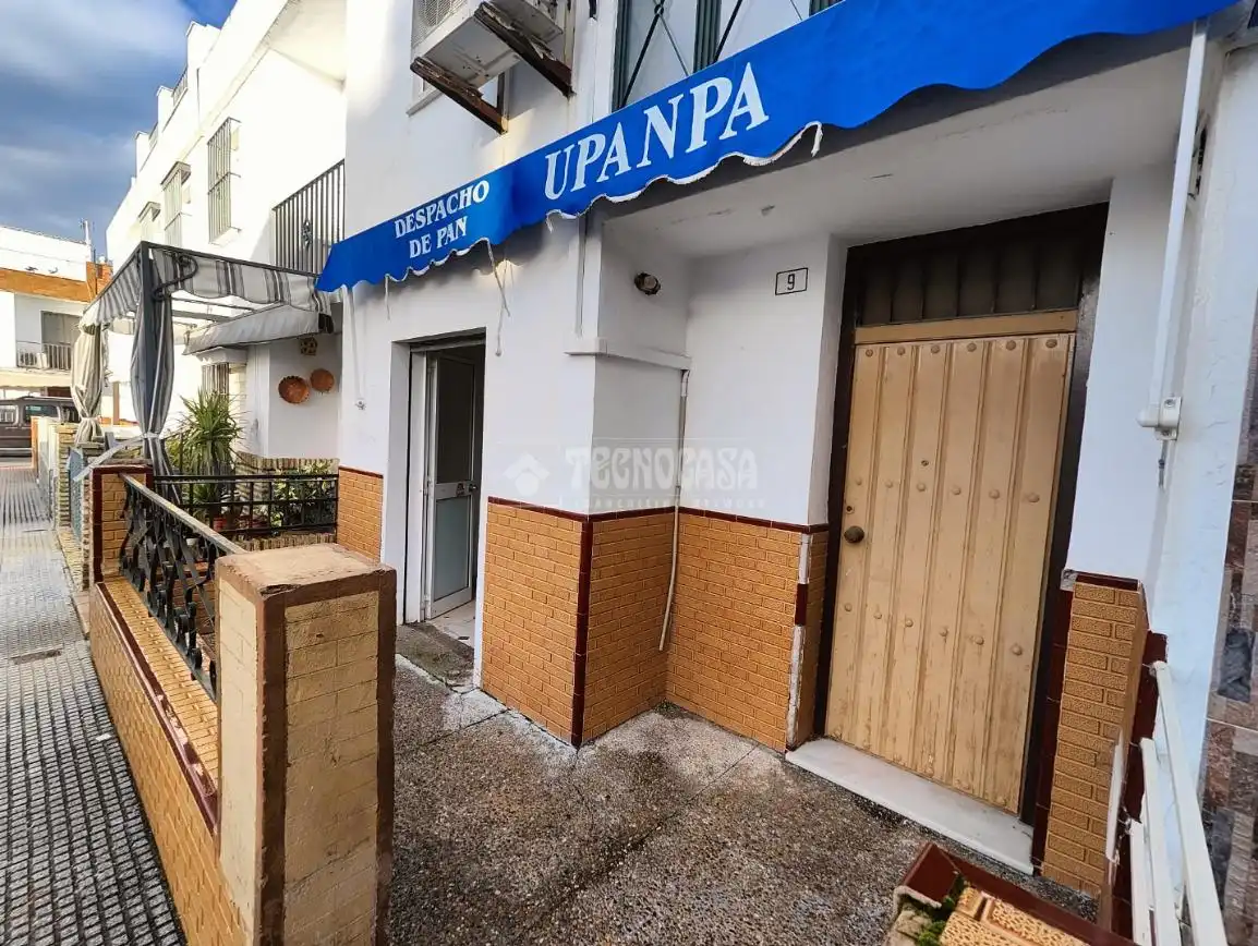 Vista exterior de Casa adosada en venda en Los Palacios y Villafranca amb Balcó