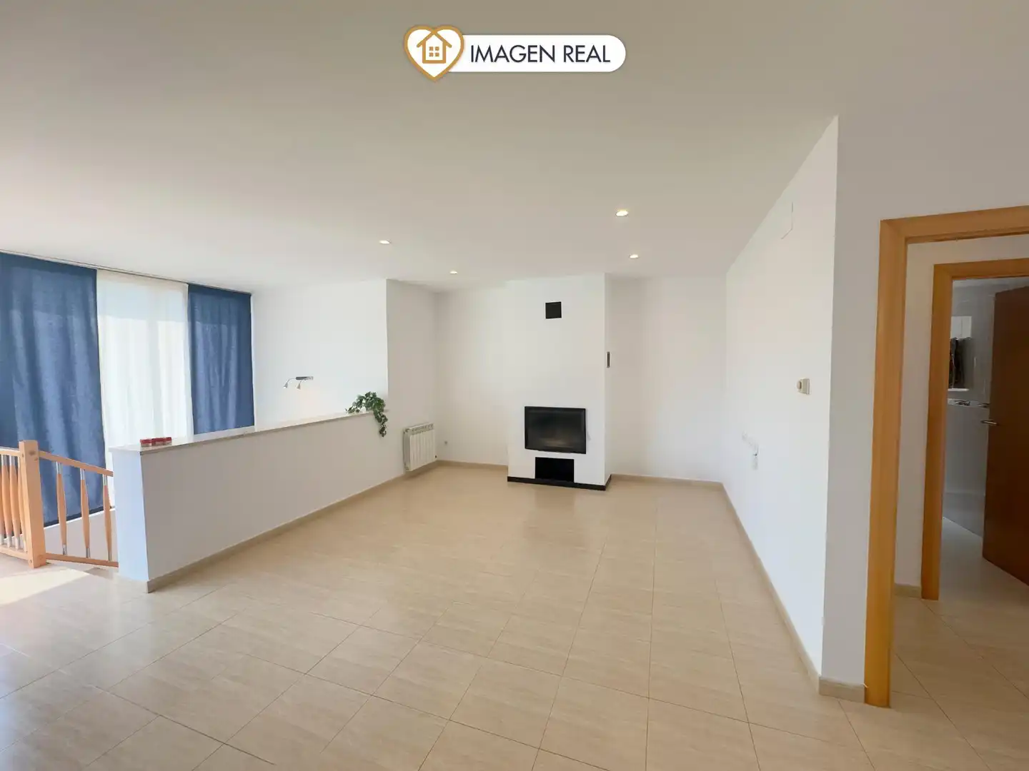 Sala de estar de Casa o chalet en venta en Vallirana con Aire acondicionado, Calefacción y Jardín privado