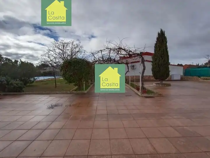 Vista exterior de Casa o xalet en venda en Albacete amb Aire condicionat, Jardí privat i Traster