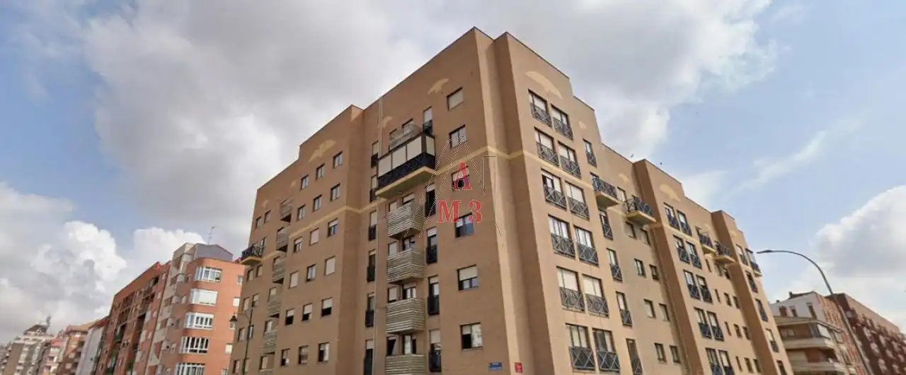 Exterior view of Flat for sale in León Capital   with Heating and Parquet flooring