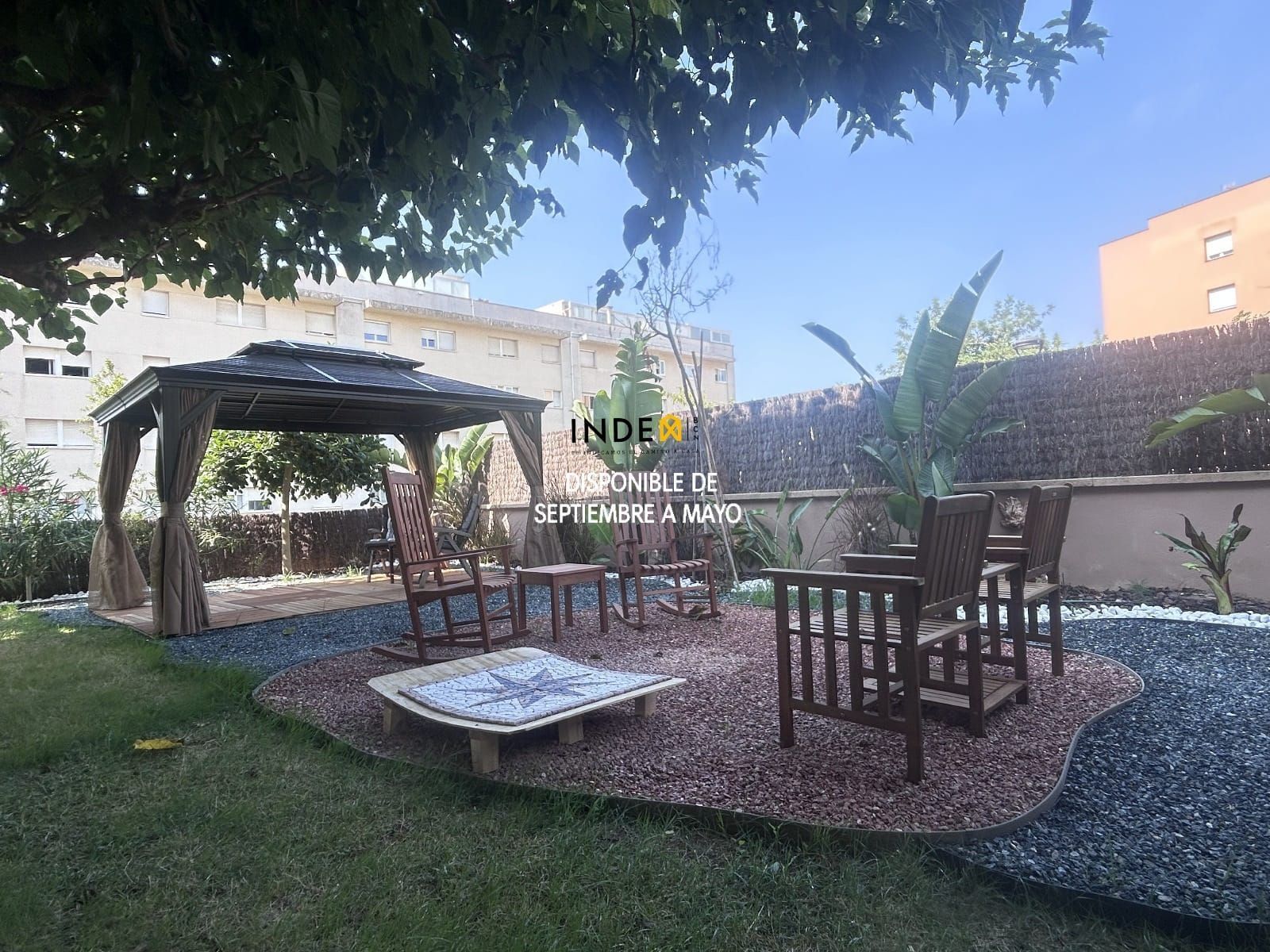 Terrassa de Pis de lloguer en Sitges amb Calefacció, Jardí privat i Piscina comunitària