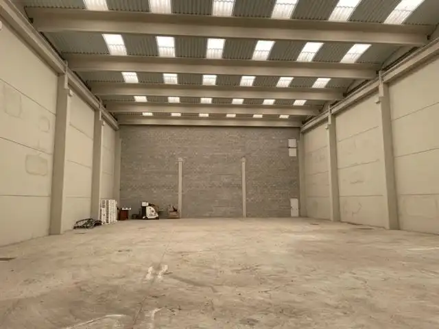 Fabrikhallen zur Miete in Urnieta