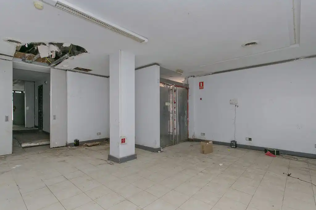 Local comercial en venda a Rambla de Modolell 45, imagen 2