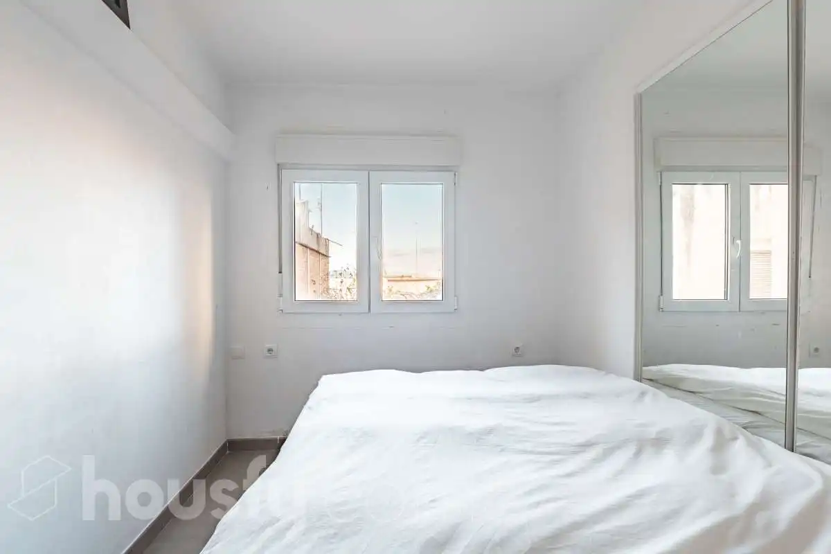 Piso en venta en CL CALDERON DE LA BARCA, El Carmel