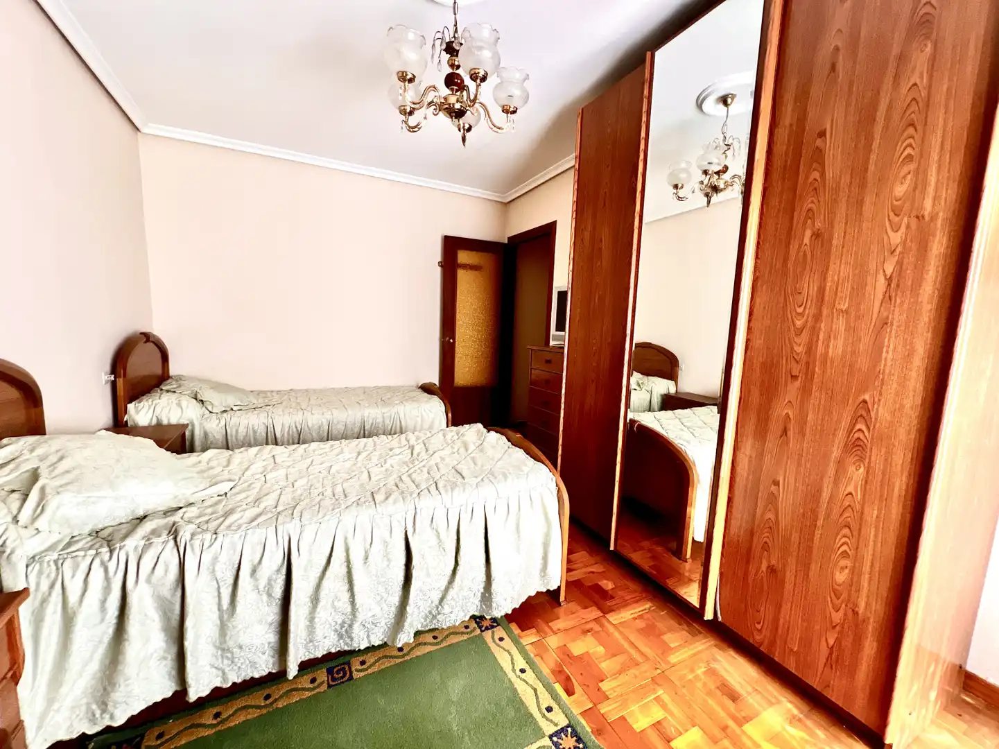 Habitación de Piso en venta en Cabezón de la Sal con Calefacción, Parquet y Amueblado
