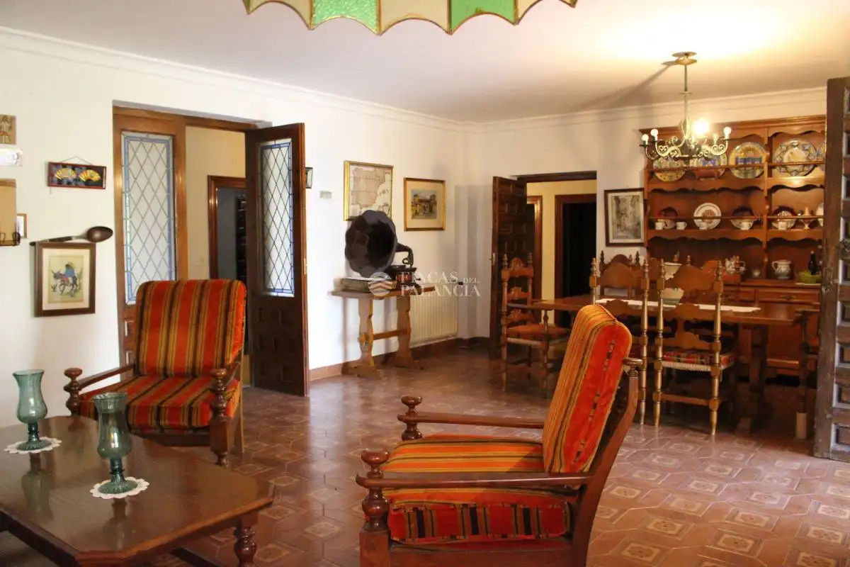 Sala d'estar de Casa o xalet en venda en Segorbe amb Calefacció, Jardí privat i Terrassa
