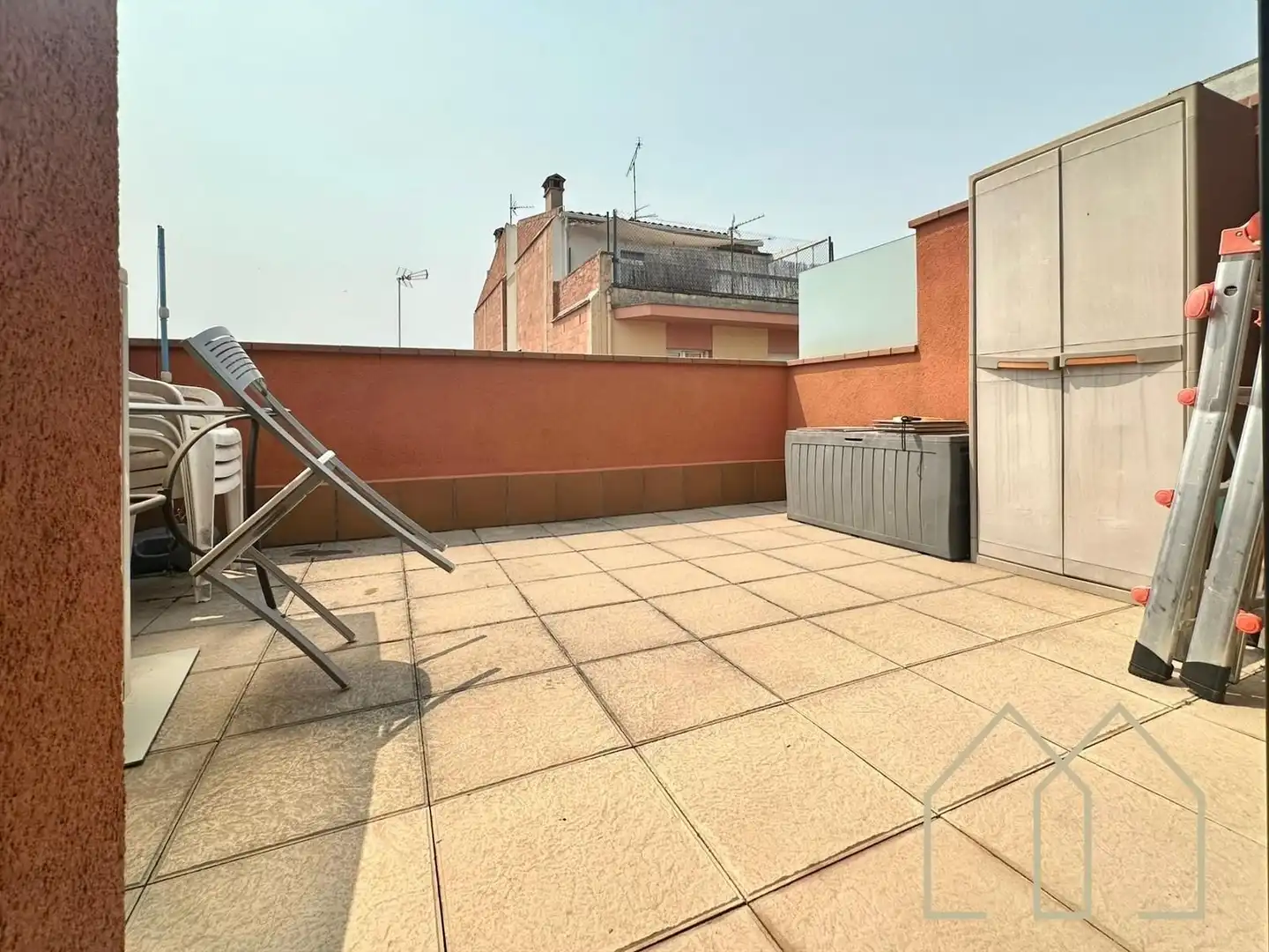 Terrasse von Einfamilien-Reihenhaus zum Verkauf in Caldes de Malavella mit Klimaanlage, Heizung und Privatgarten