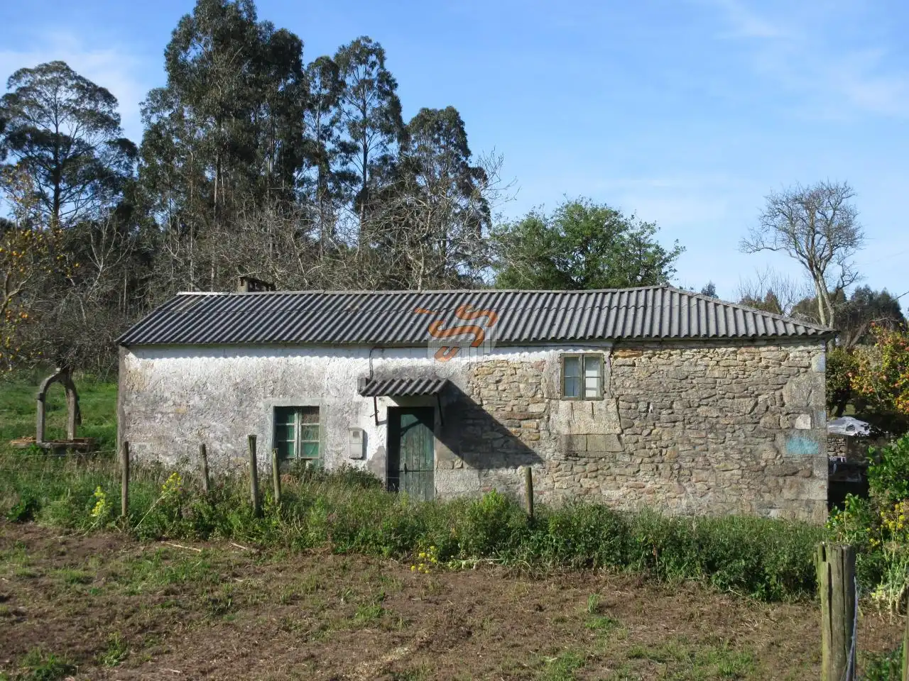 Casa rústica amb jardí en venda a Área Rural