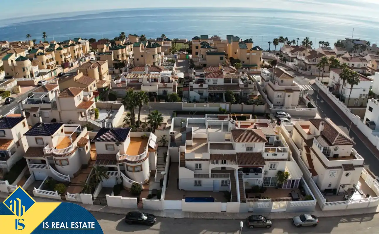 Vista exterior de Casa o chalet en venta en Torrevieja con Aire acondicionado, Calefacción y Jardín privado