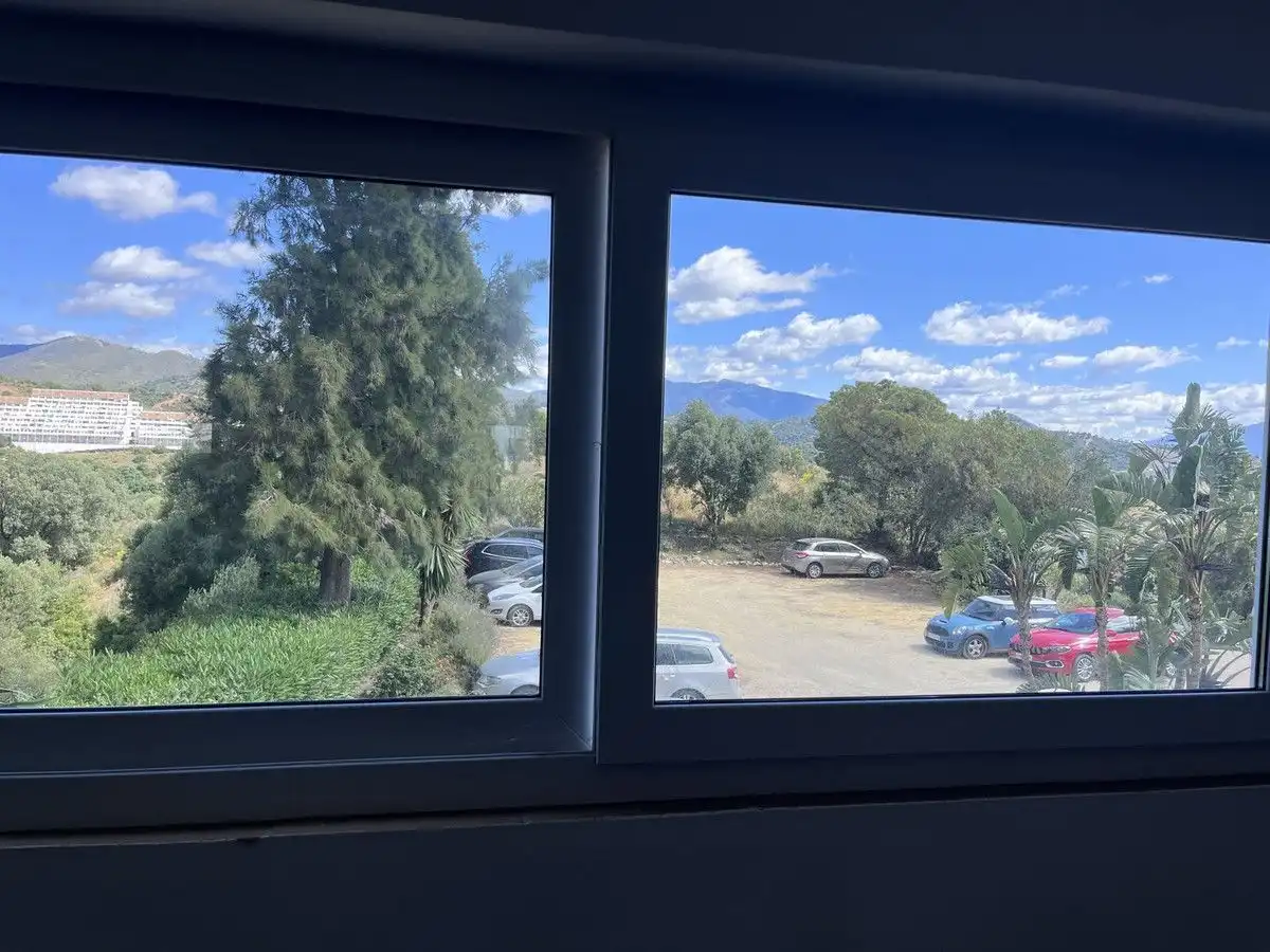Aparcament de Apartament de lloguer en Estepona amb Calefacció, Terrassa i Moblat