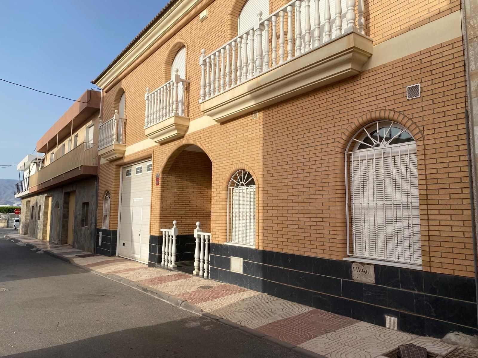 Exterior view of House or chalet for sale in Roquetas de Mar  with Terrace, Furnished and Balcony