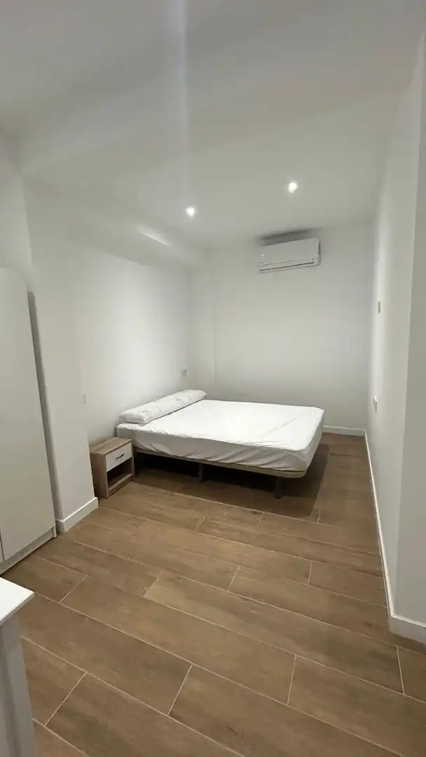 Dormitori de Apartament de lloguer en Algeciras amb Aire condicionat i Moblat