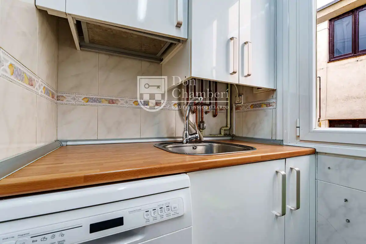 Cocina de Piso de alquiler en Madrid con Calefacción, Amueblado y Horno