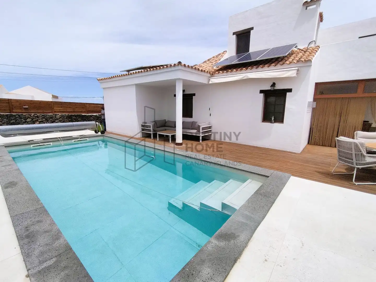 Vista exterior de Casa o xalet en venda en La Oliva amb Jardí privat, Traster i Piscina