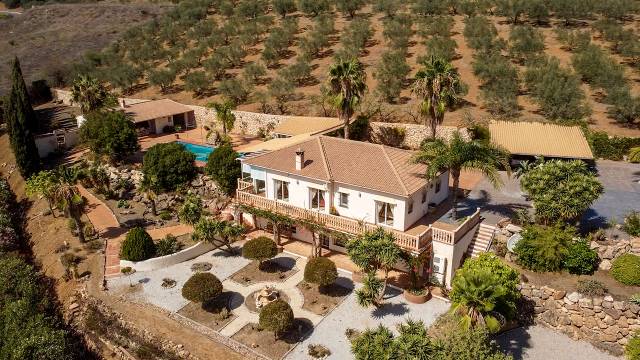 Casa-chalet en Venta en Periana