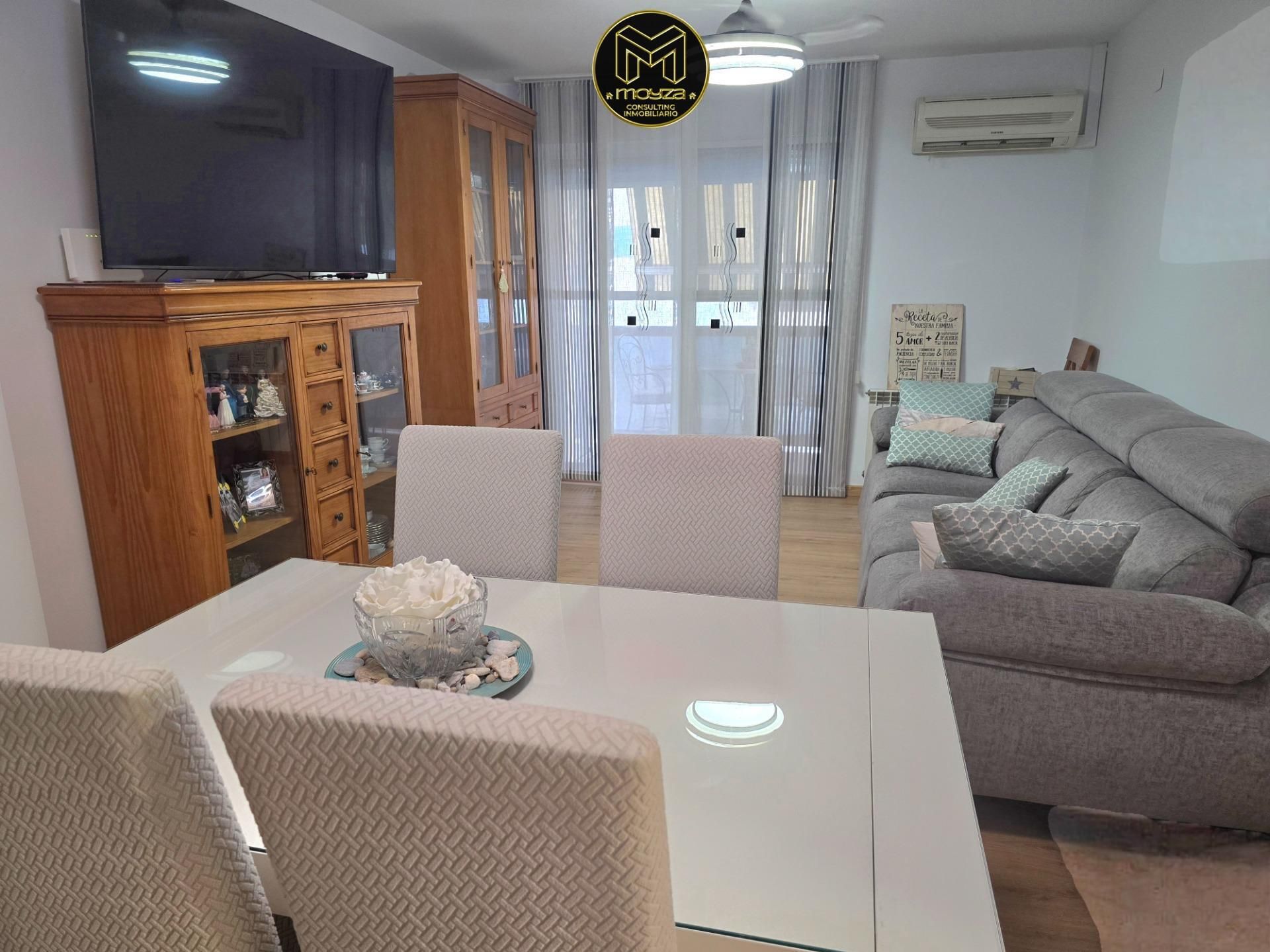 Living room of Flat for sale in  Jaén Capital  with Air Conditioner, Heating and Parquet flooring