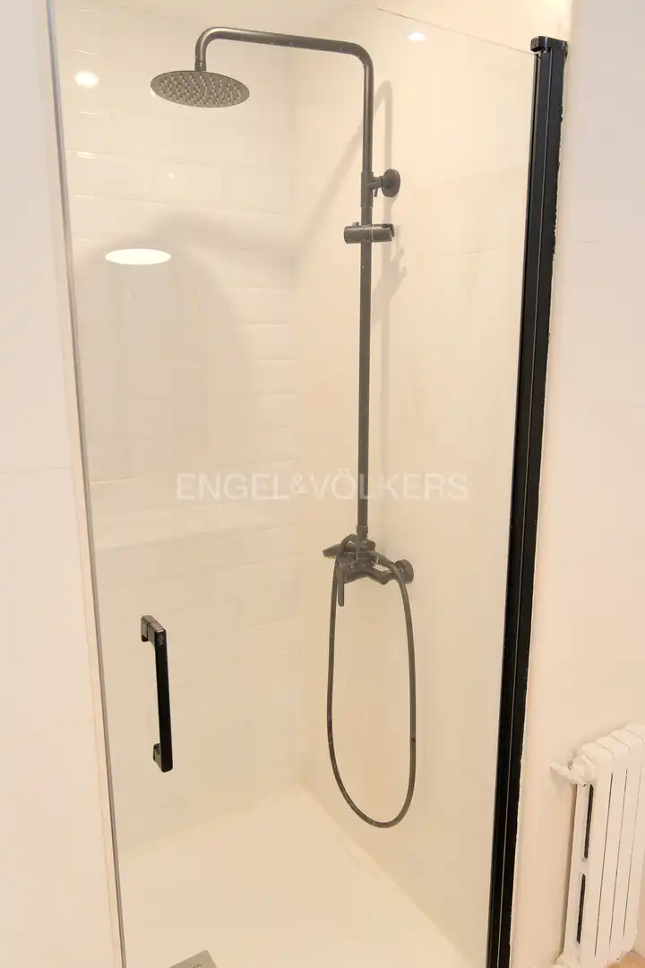 Badezimmer von Wohnung zur Miete in Madrid mit Klimaanlage, Heizung und Möbliert