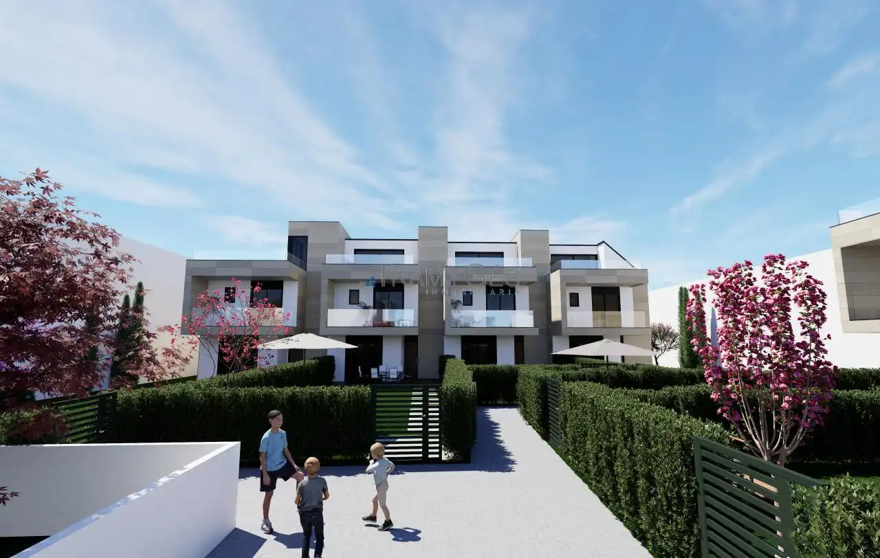 Vista exterior de Casa adosada en venda en Gondomar amb Calefacció, Jardí privat i Terrassa