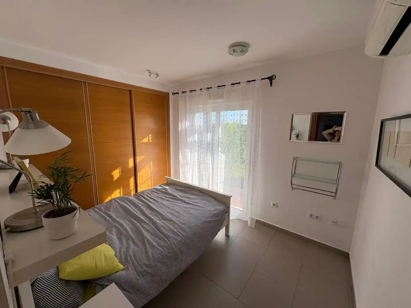 Dormitori de Apartament de lloguer en Torre-Pacheco amb Aire condicionat, Jardí privat i Moblat