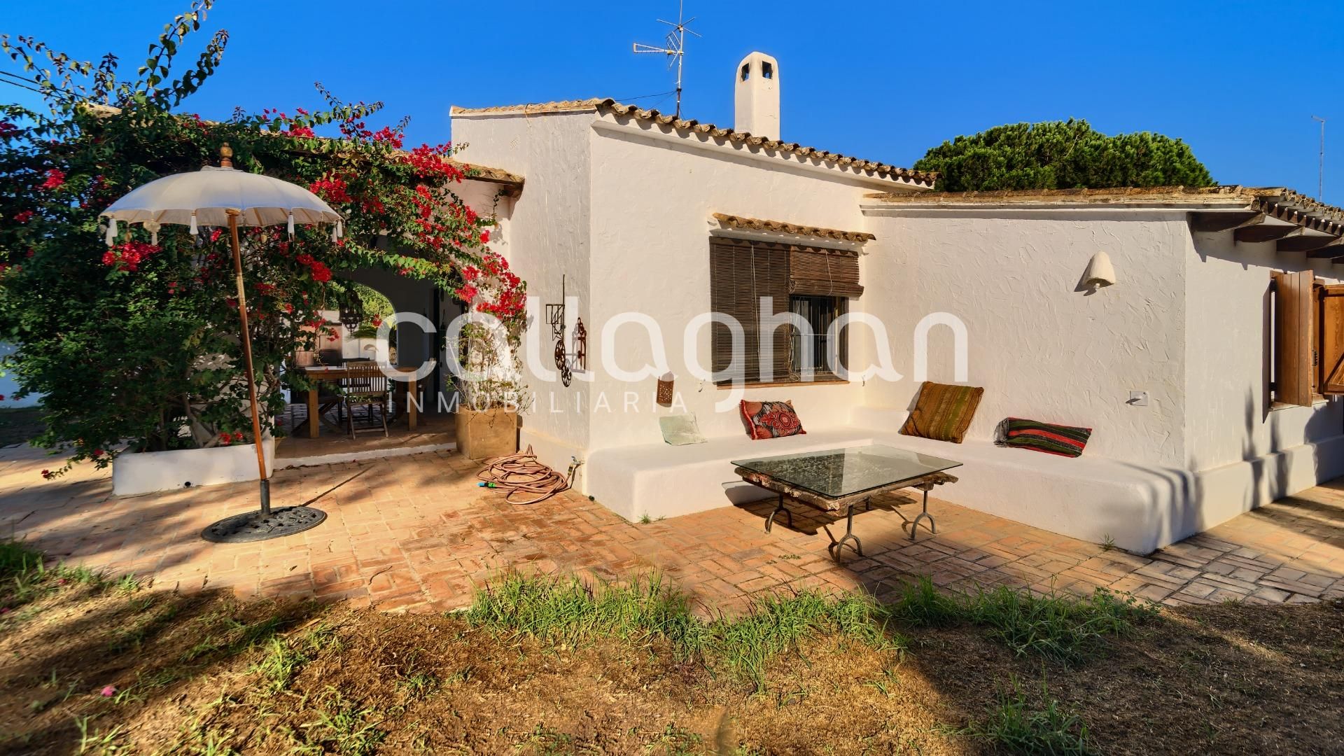 Vista exterior de Casa o xalet en venda en Paterna amb Aire condicionat, Calefacció i Jardí privat