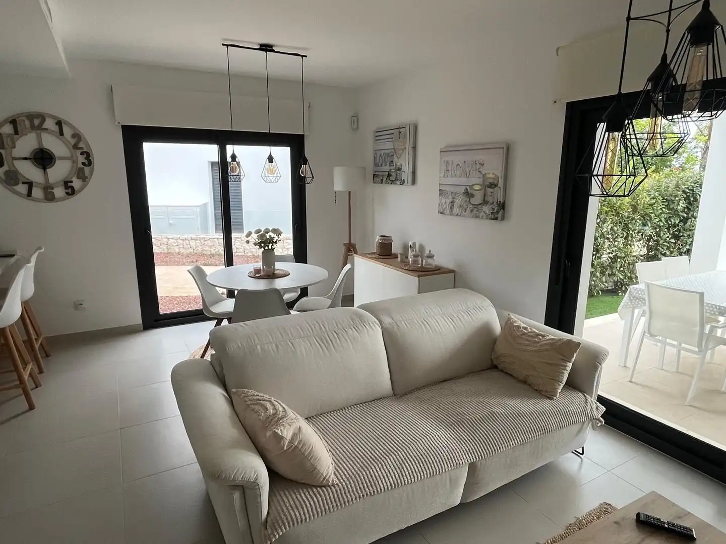 Wohnzimmer von Wohnung zum Verkauf in Pilar de la Horadada mit Klimaanlage, Heizung und Privatgarten