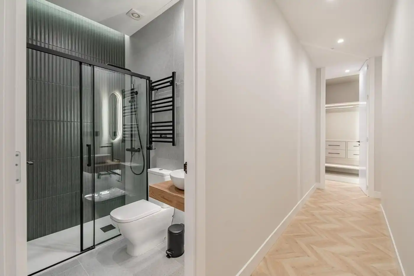Badezimmer von Wohnung zum Verkauf in Madrid mit Klimaanlage und Heizung