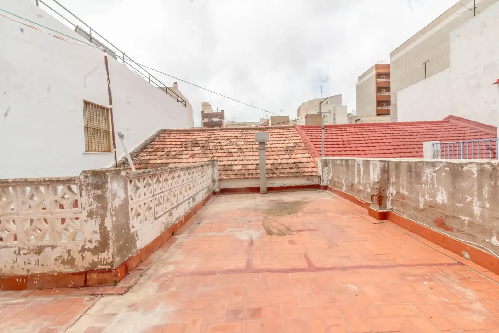 Terrasse von Einfamilien-Reihenhaus zum Verkauf in Torrevieja mit Möbliert