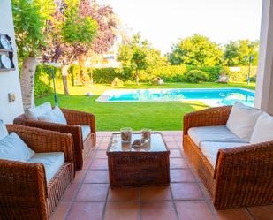 Jardí de Casa o xalet en venda en La Carolina amb Terrassa, Piscina i Balcó