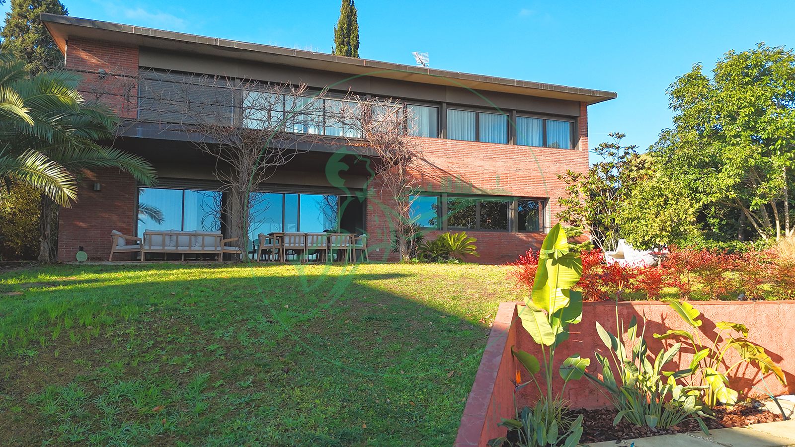 Vista exterior de Casa o xalet de lloguer en Sant Cugat del Vallès amb Calefacció, Jardí privat i Parquet