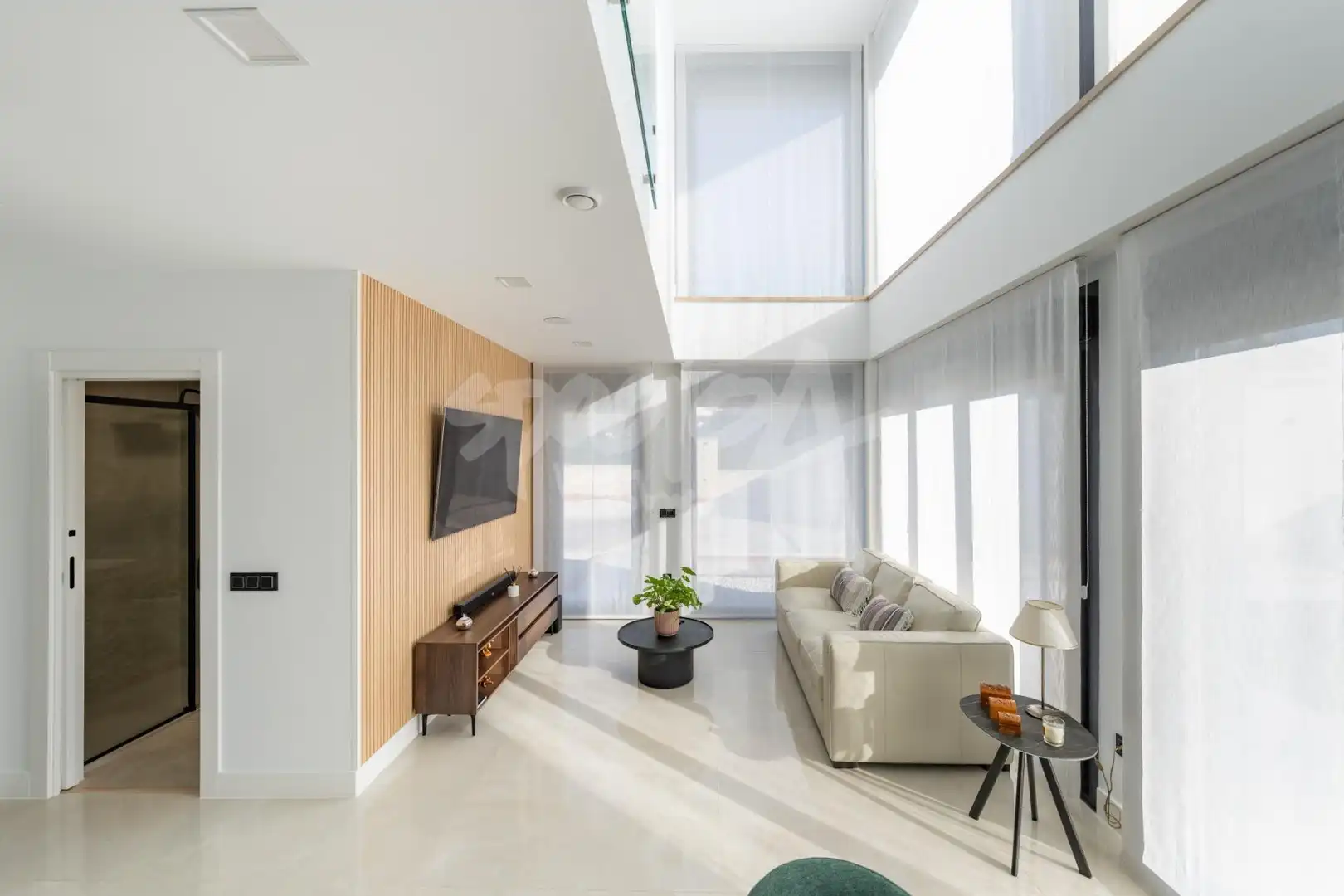 Sala d'estar de Casa o xalet en venda en Colmenarejo amb Calefacció, Jardí privat i Terrassa