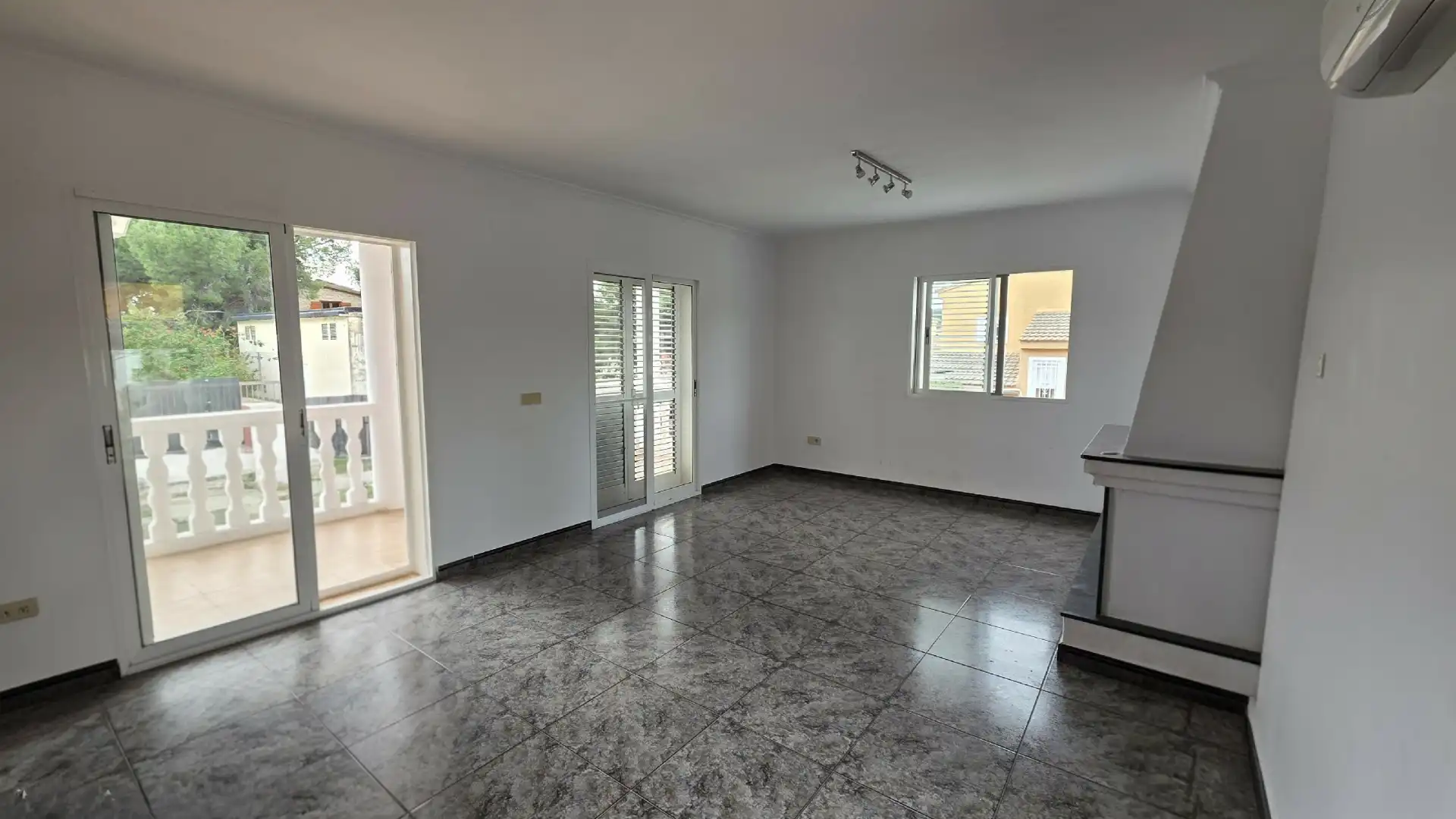 Sala de estar de Casa o chalet en venta en Chiva con Aire acondicionado, Jardín privado y Terraza