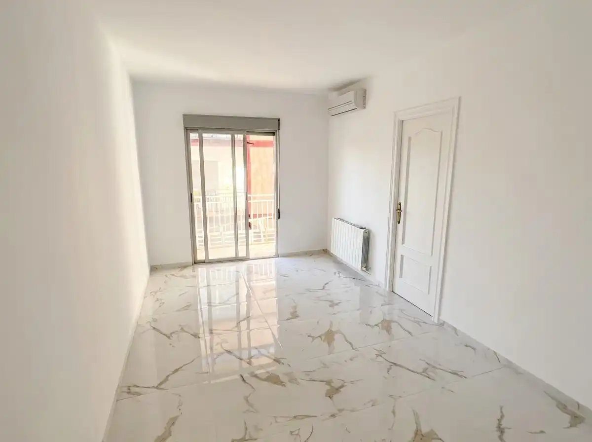 Flat with terrace to rent in Calle Calle Alhamar, imagen 6