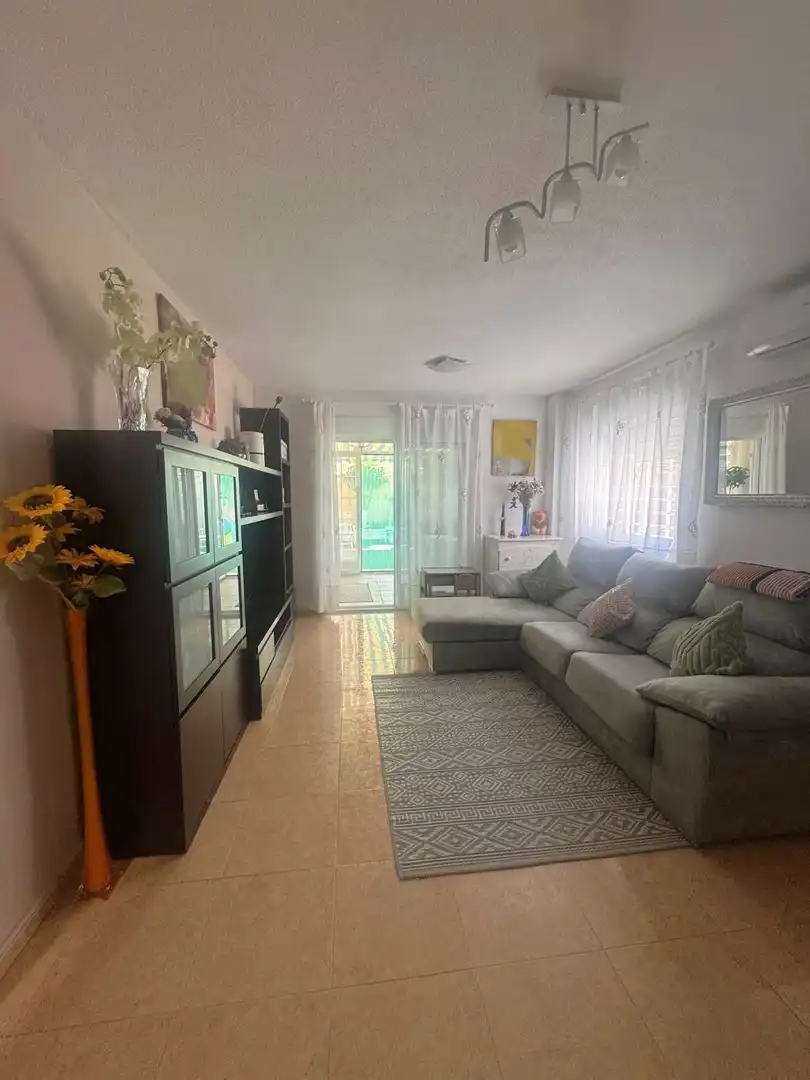 Sala de estar de Casa adosada en venta en Pozo de Guadalajara con Aire acondicionado, Calefacción y Jardín privado