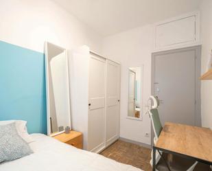 Bedroom of Flat to share in  Barcelona Capital  with Washing machine