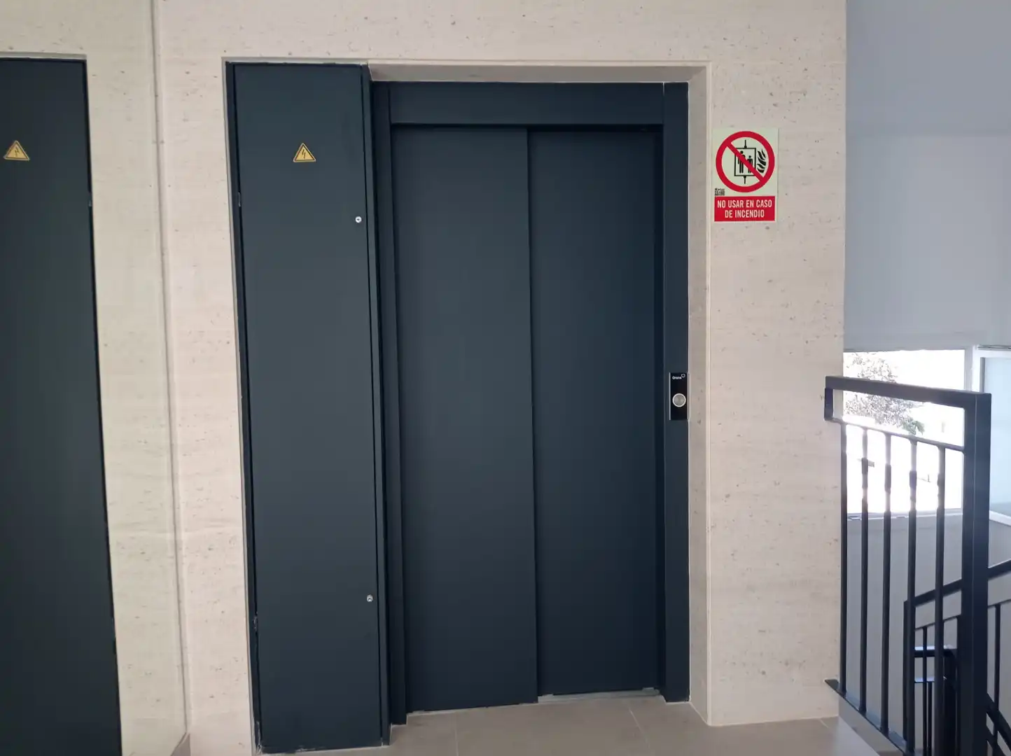 Aparcament de Apartament de lloguer en Fuengirola amb Aire condicionat, Calefacció i Terrassa