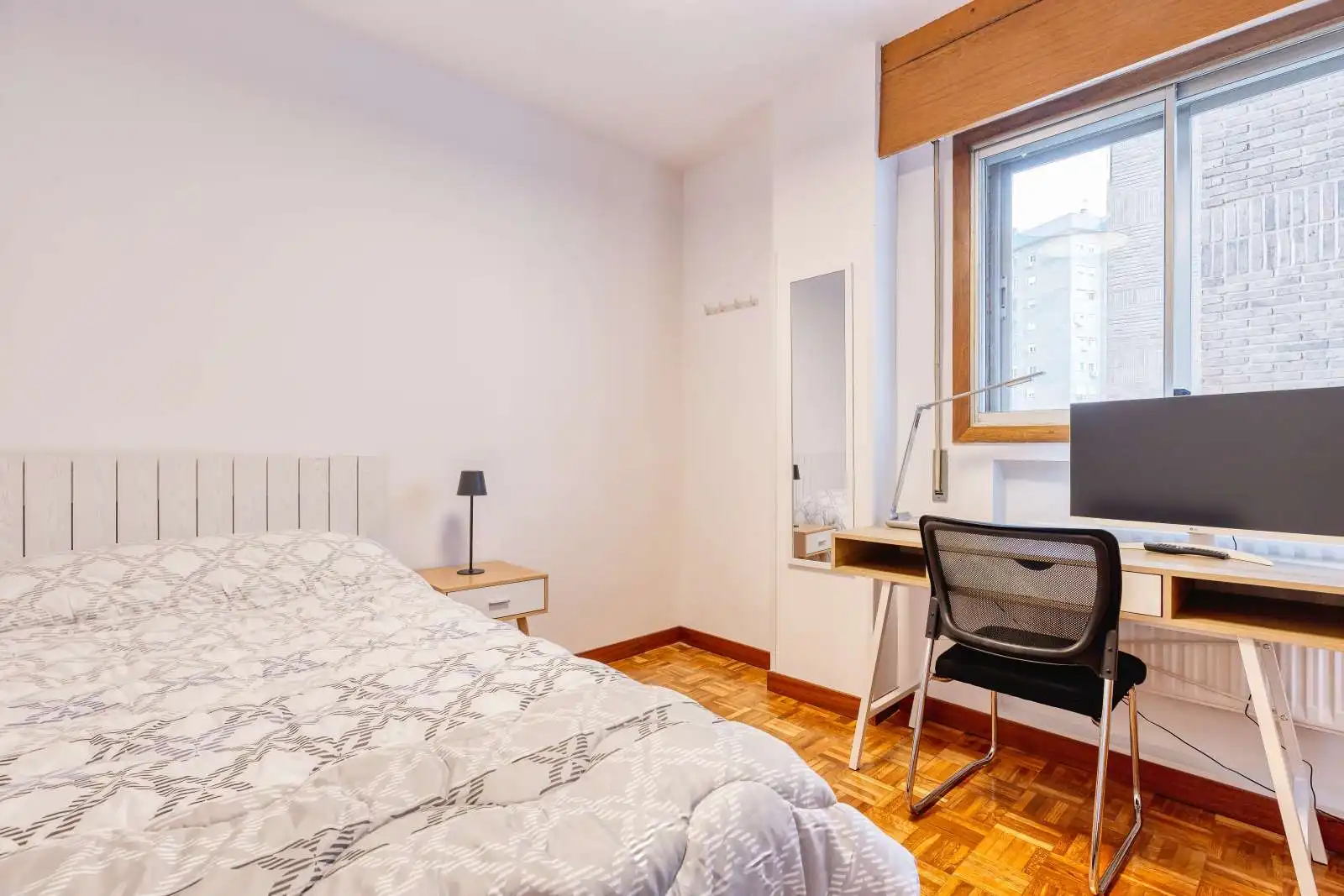 Bedroom of Flat for share in Madrid  with Air Conditioner, Terrace and Furnished
