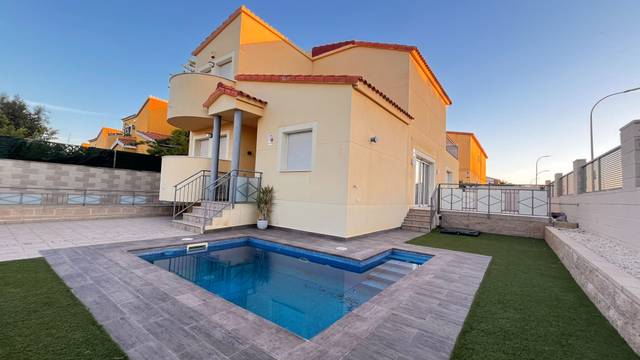 Casa-chalet en Venta en Quatre Camins