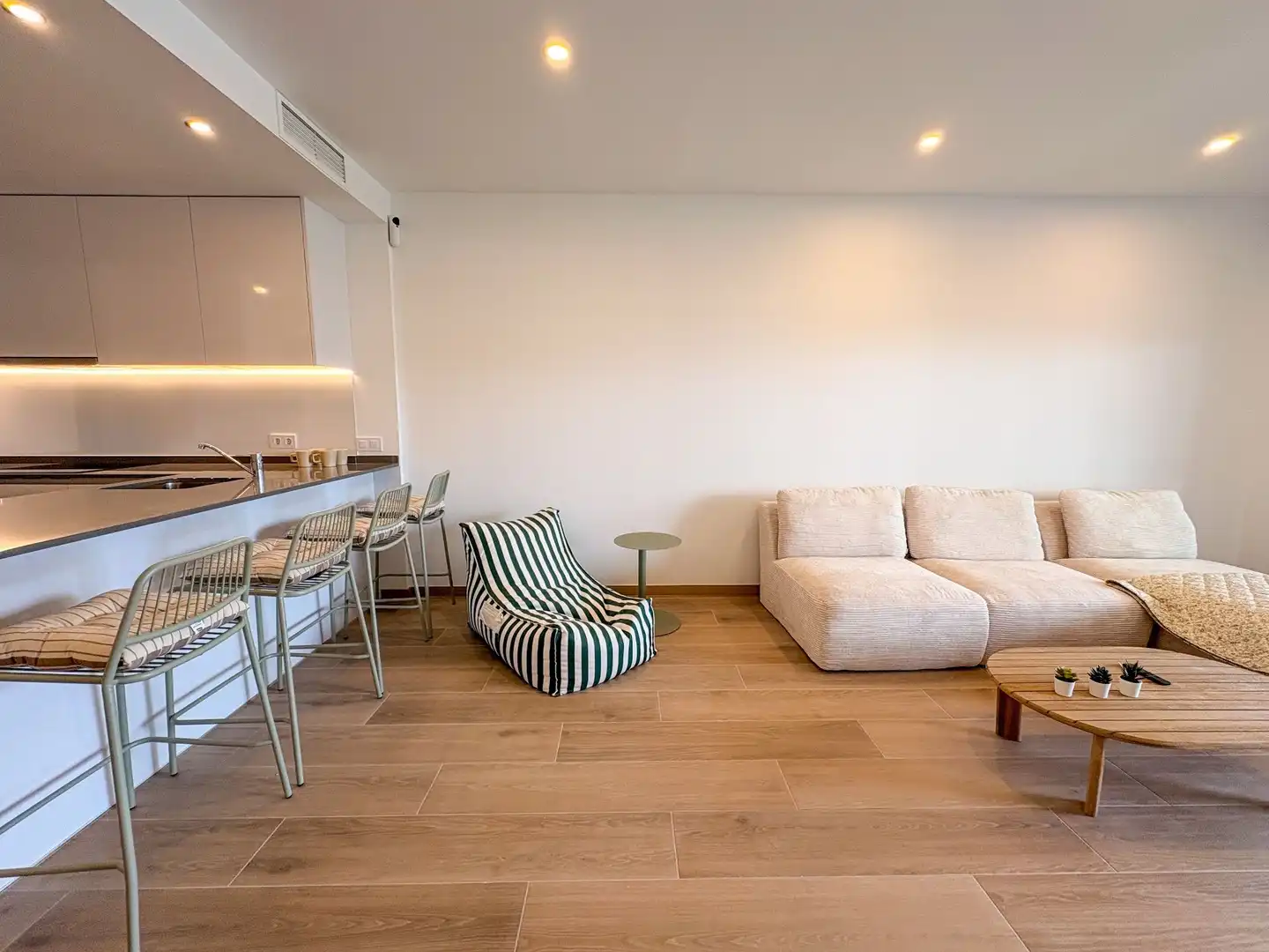 Sala de estar de Piso de alquiler en Torrevieja con Aire acondicionado, Calefacción y Terraza