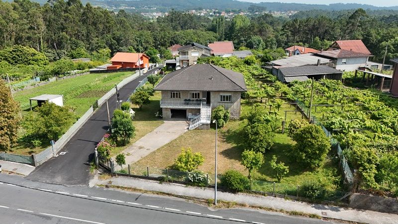 Vista exterior de Casa o xalet en venda en Rianxo amb Calefacció, Jardí privat i Moblat