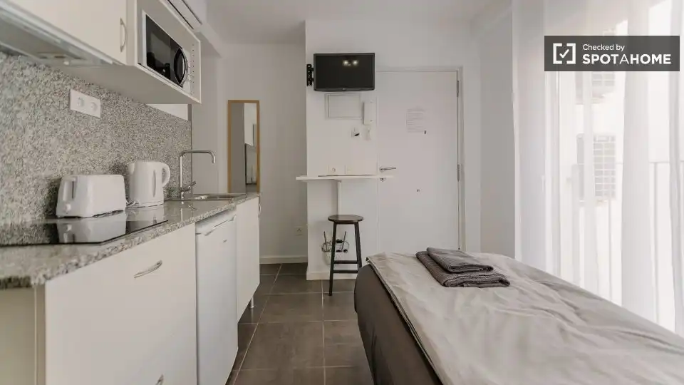 Habitación de Piso de alquiler en Valencia con Aire acondicionado, Calefacción y Amueblado