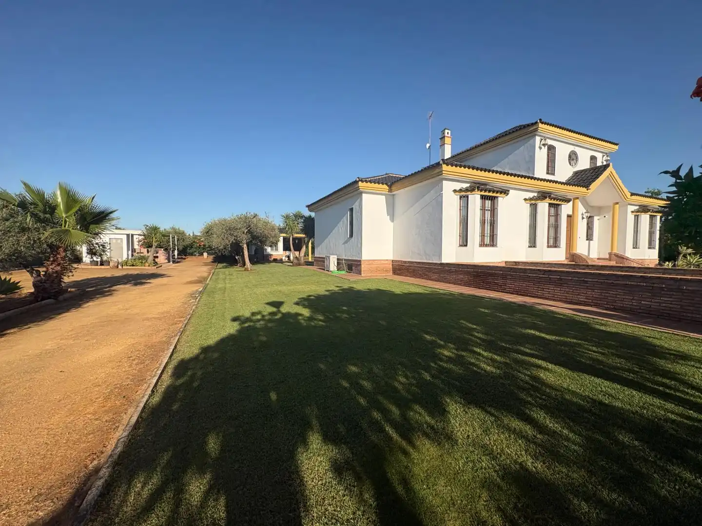 Vista exterior de Casa o chalet en venta en Mairena del Alcor