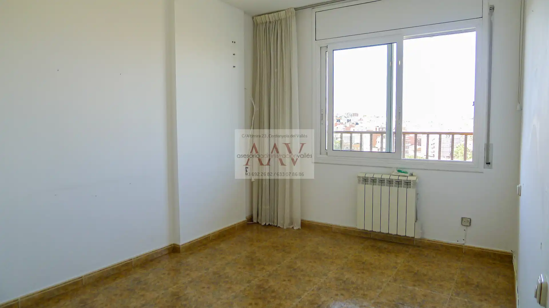 Habitación de Piso en venta en Cerdanyola del Vallès con Calefacción, Horno y Balcón