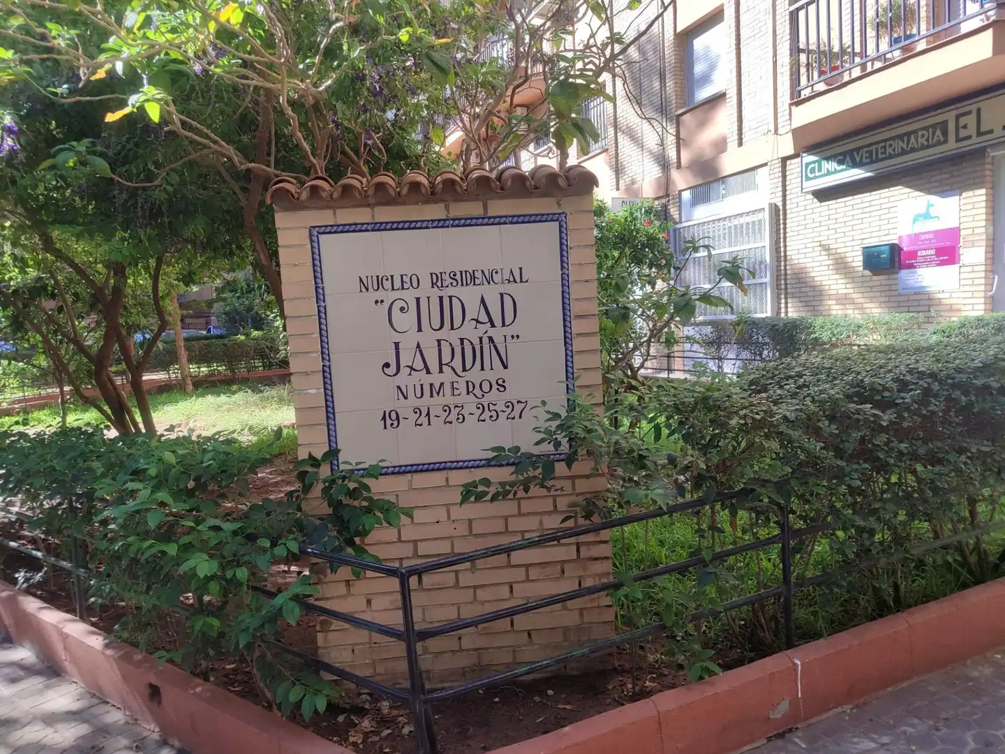 Exterior view of Flat for rent in Sevilla  with Air Conditioner, Private garden and Terrace
